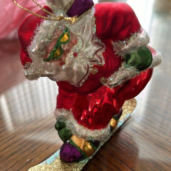 Snowboarding, Santa surfing skateboarding Santa Claus - Picture 6 of 8